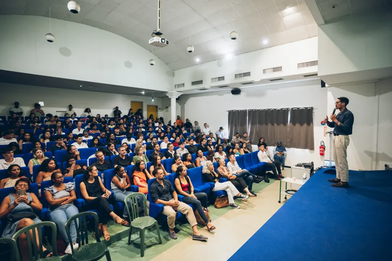 Julien Talbot face au public, CCI Île de La Réunion