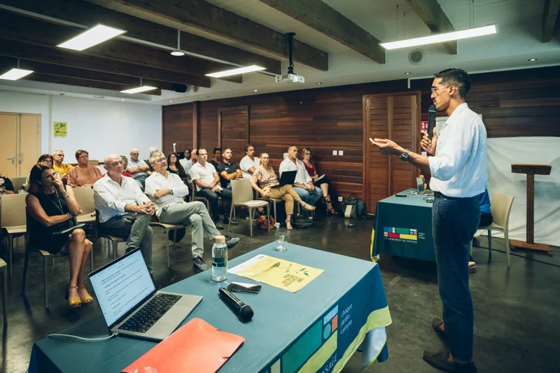 Julien Talbot face au public, UNEP — Les Entreprises du paysage