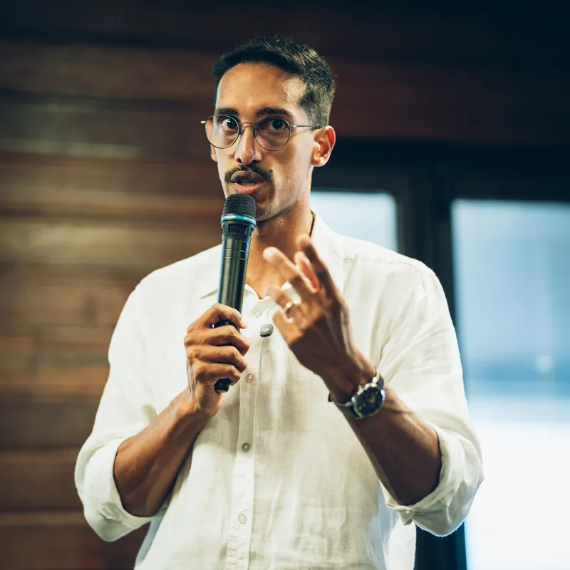 Julien Talbot au micro, UNEP — Les Entreprises du paysage